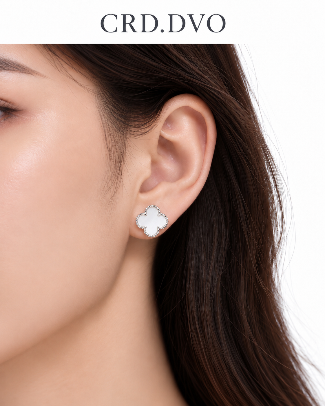 WHITE CLOVER STUD EARRING