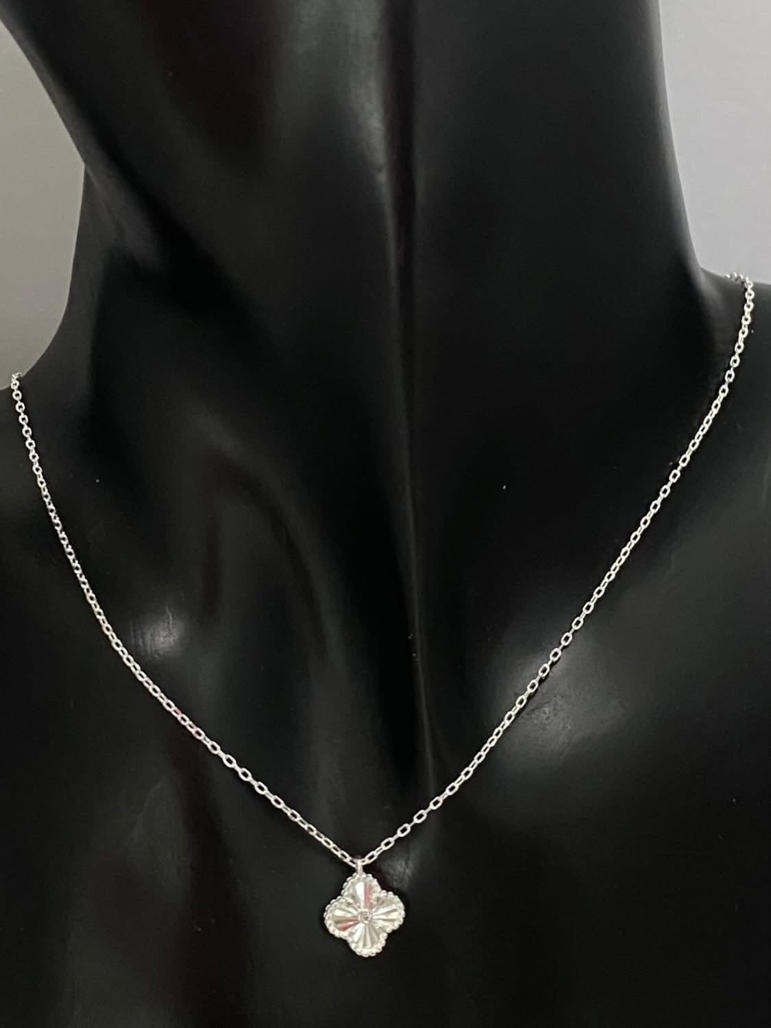 SILVER CLOVER NECKLACE